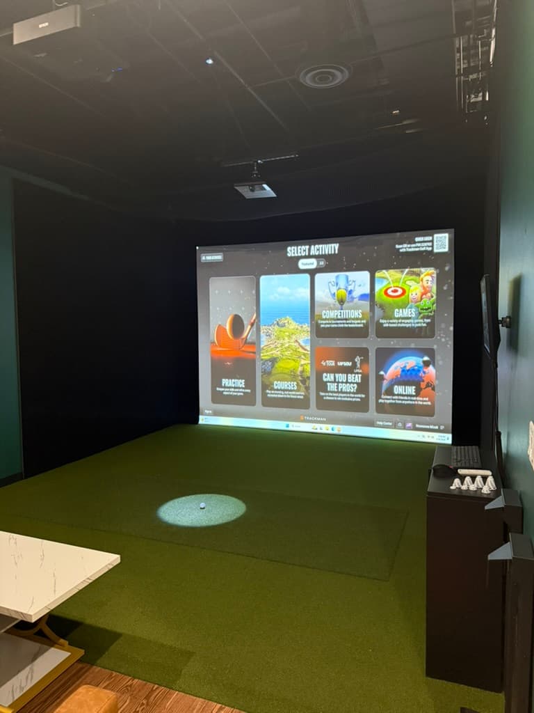 The full simulator room at Chip Shots