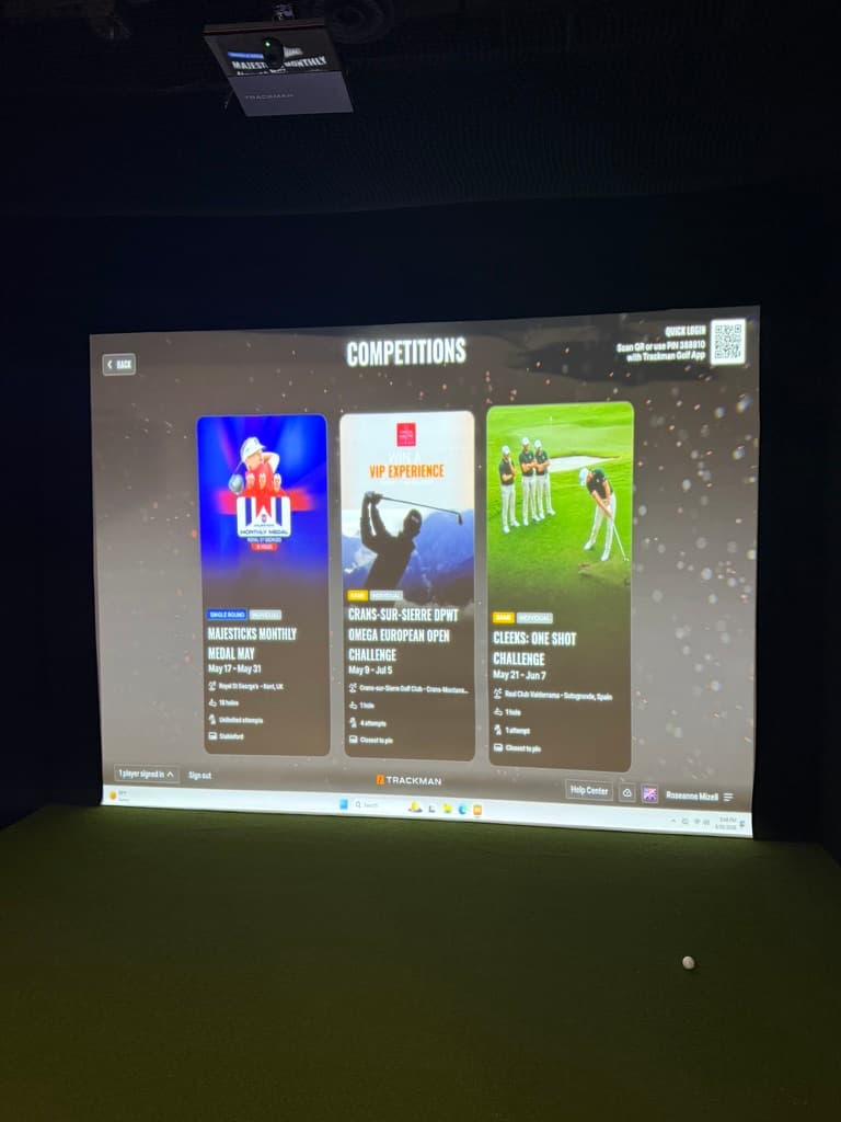 On-screen competition game on a TrackMan bay